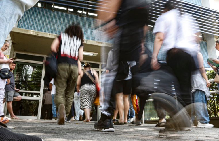 Entenda como é calculada a nota das provas objetivas do Enem 2025