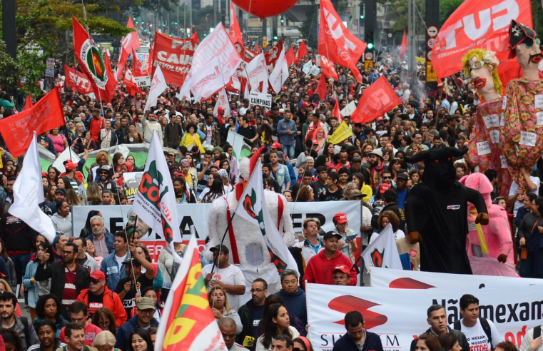 Isenção do IR é vitória dos trabalhadores, dizem centrais sindicais