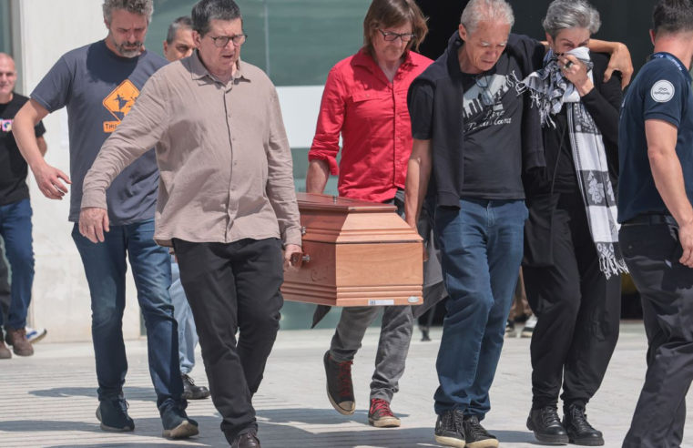 Familiares, amigos e políticos se despedem de Paulo Frateschi na Alesp