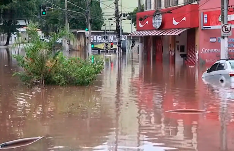 Domingo de Finados começa com chuva em São Paulo