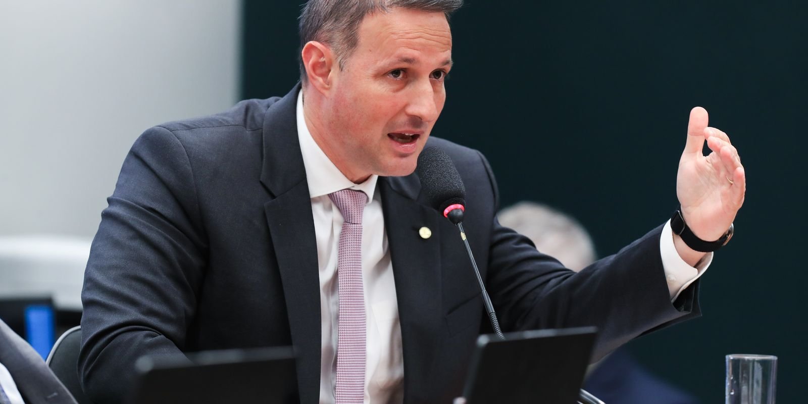 Motta anuncia Derrite como relator do projeto antifacção