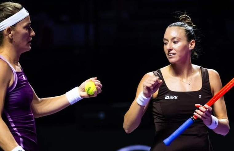 Stefani e Babos perdem na decisão e ficam com o vice no WTA Finals