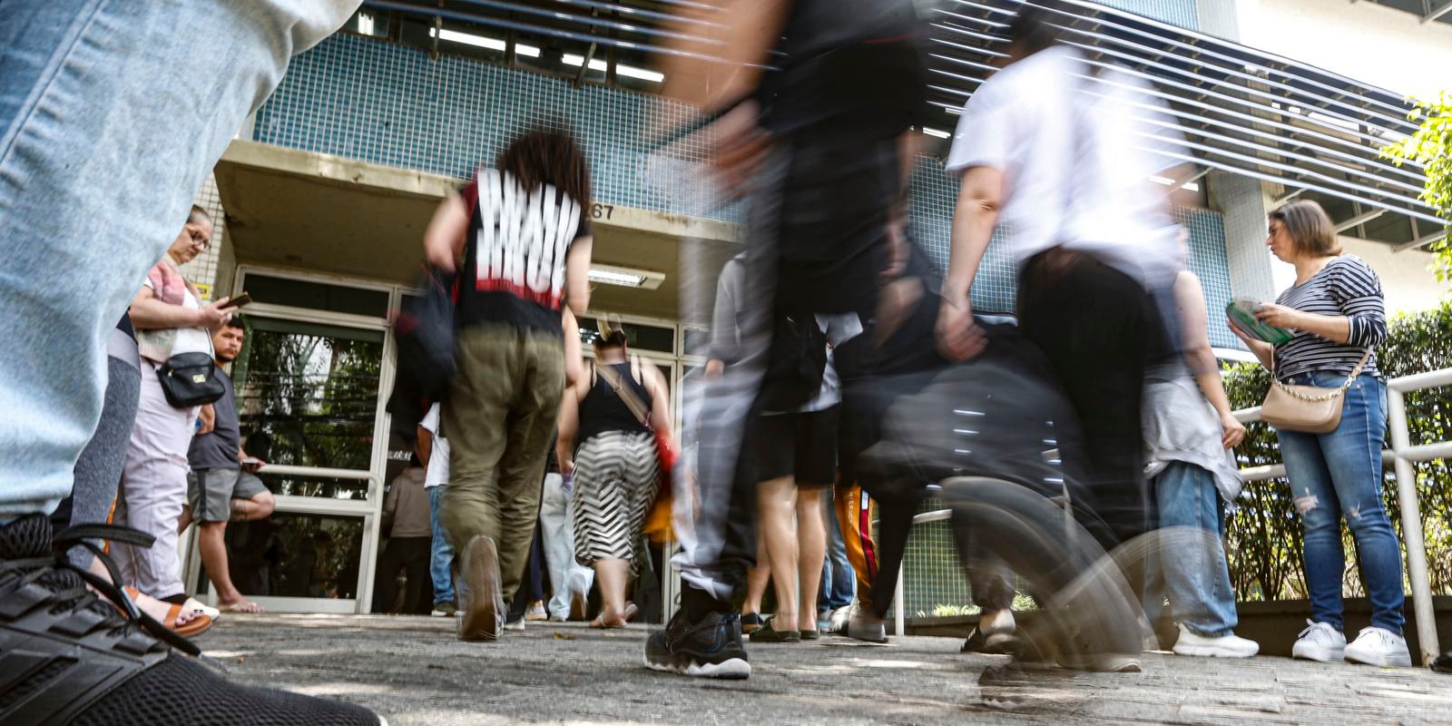 Enem 2025: 4,8 milhões participam do 1° dia de provas neste domingo