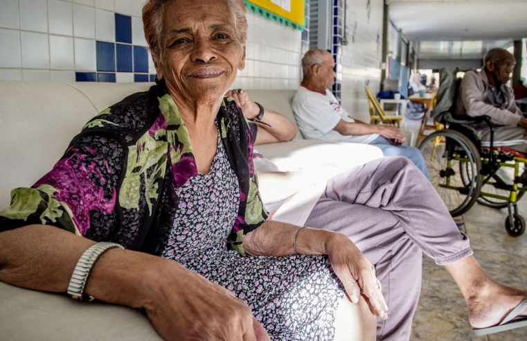 Tema da redação do Enem ajuda a debater etarismo, dizem professores 