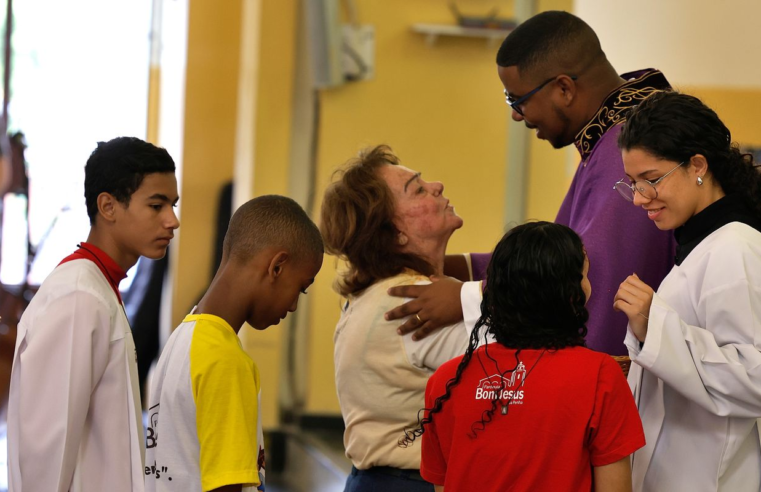 Em igreja na Penha, fiéis rezam por paz e proteção em semana de horror