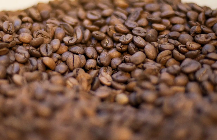 Trump diz que reduzirá tarifas para importação de café