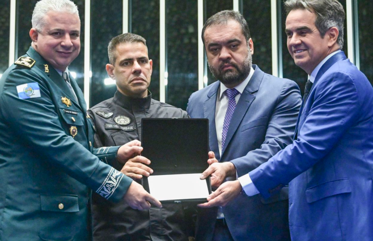 Congresso homenageia policiais mortos durante a Operação Contenção