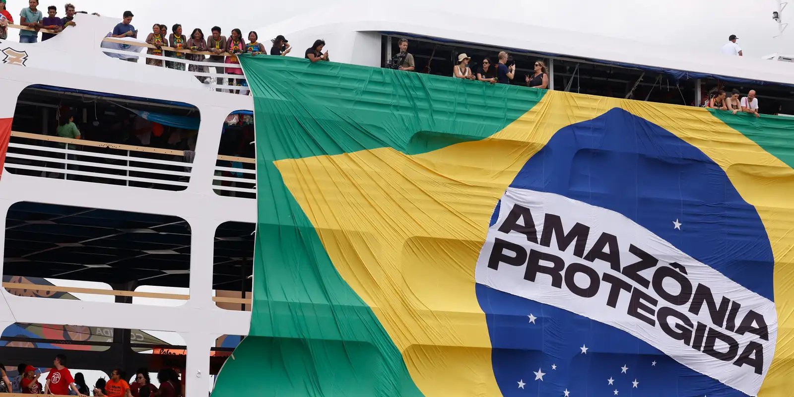 Por justiça climática e social, barqueata reúne movimentos em Belém