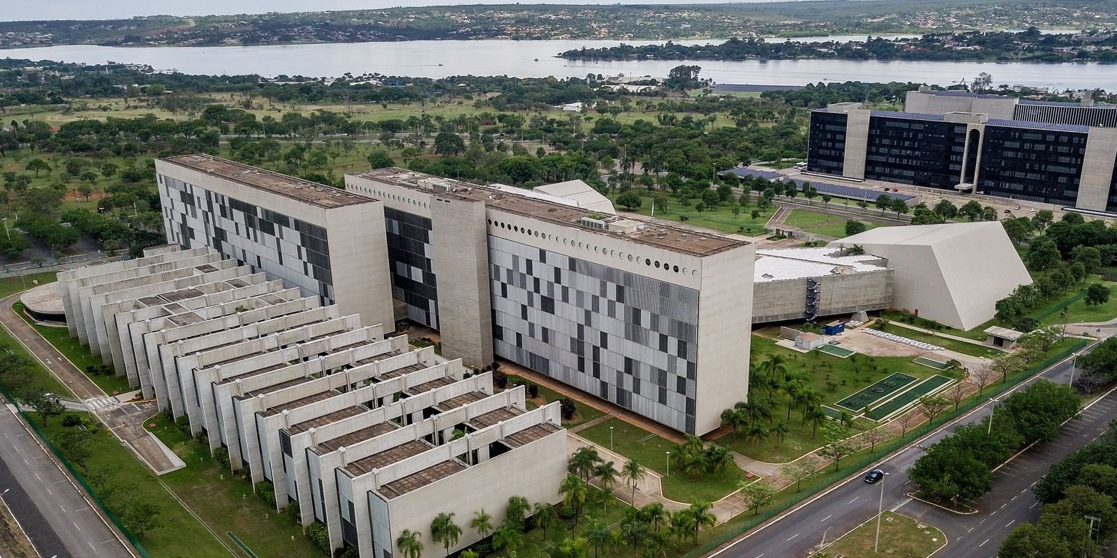 STJ proíbe Forças Armadas de afastar militares por transição de gênero