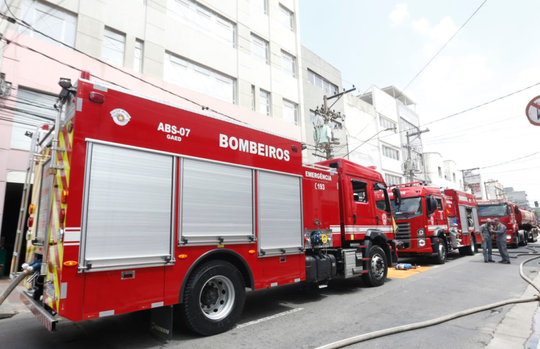 Explosão de galpão com fogos de artifício mata uma pessoa em São Paulo