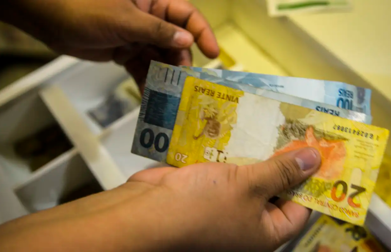 Lote extra de R$ 156,4 milhões do abono salarial será pago hoje
