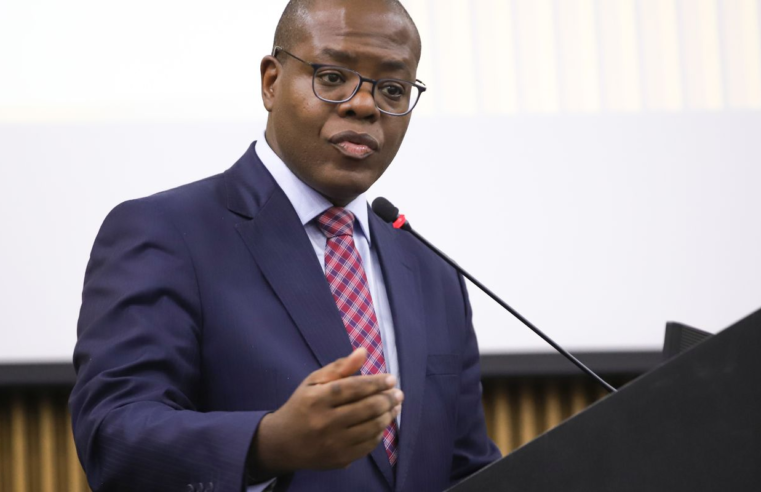 PF indicia ex-ministro Silvio Almeida por importunação sexual