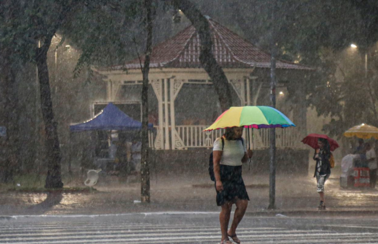 Inmet alerta para tempestades em três estados até amanhã; veja onde