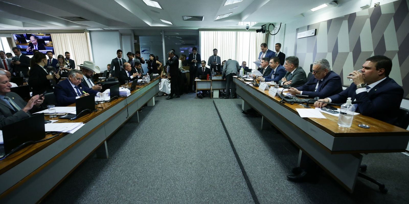 CPMI cancela sessão após investigados apresentarem atestado e HC