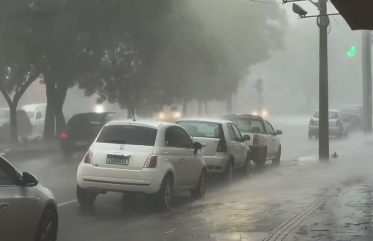 Chuvas e ventos fortes voltam a causar estragos em cidades do RS