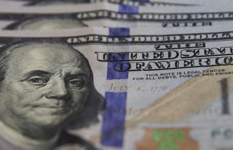 Dólar sobe para R$ 5,33 com espera de dados econômicos nos EUA