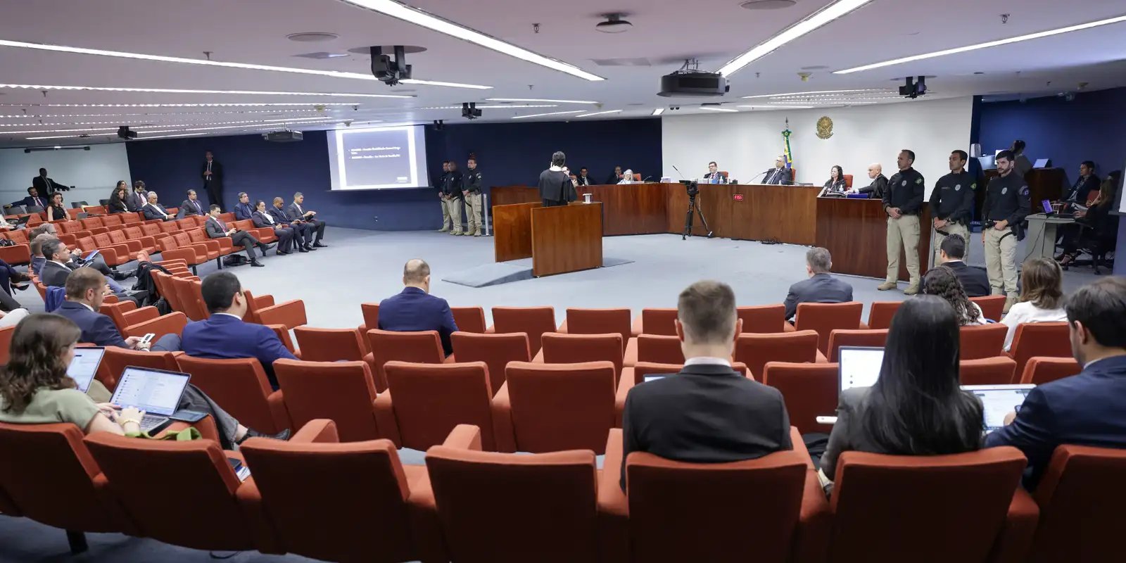 STF retoma julgamento do Núcleo 3 da trama golpista após intervalo