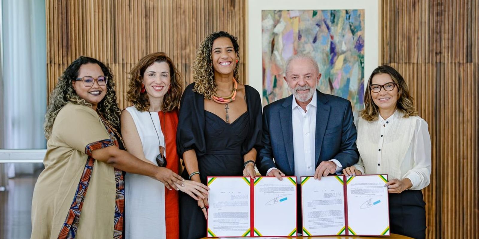 Lula assina 28 decretos para regularizar territórios de quilombolas