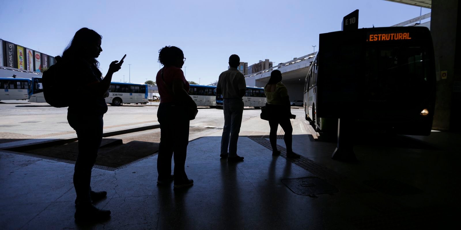 Nove em cada 10 mulheres já sofreram violência ao se deslocar à noite