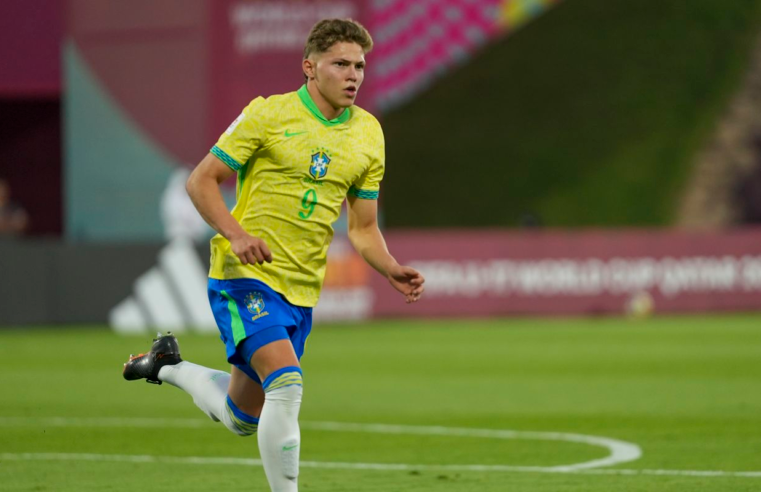 Brasil marca no último minuto e garante vaga na semi do Mundial Sub-17