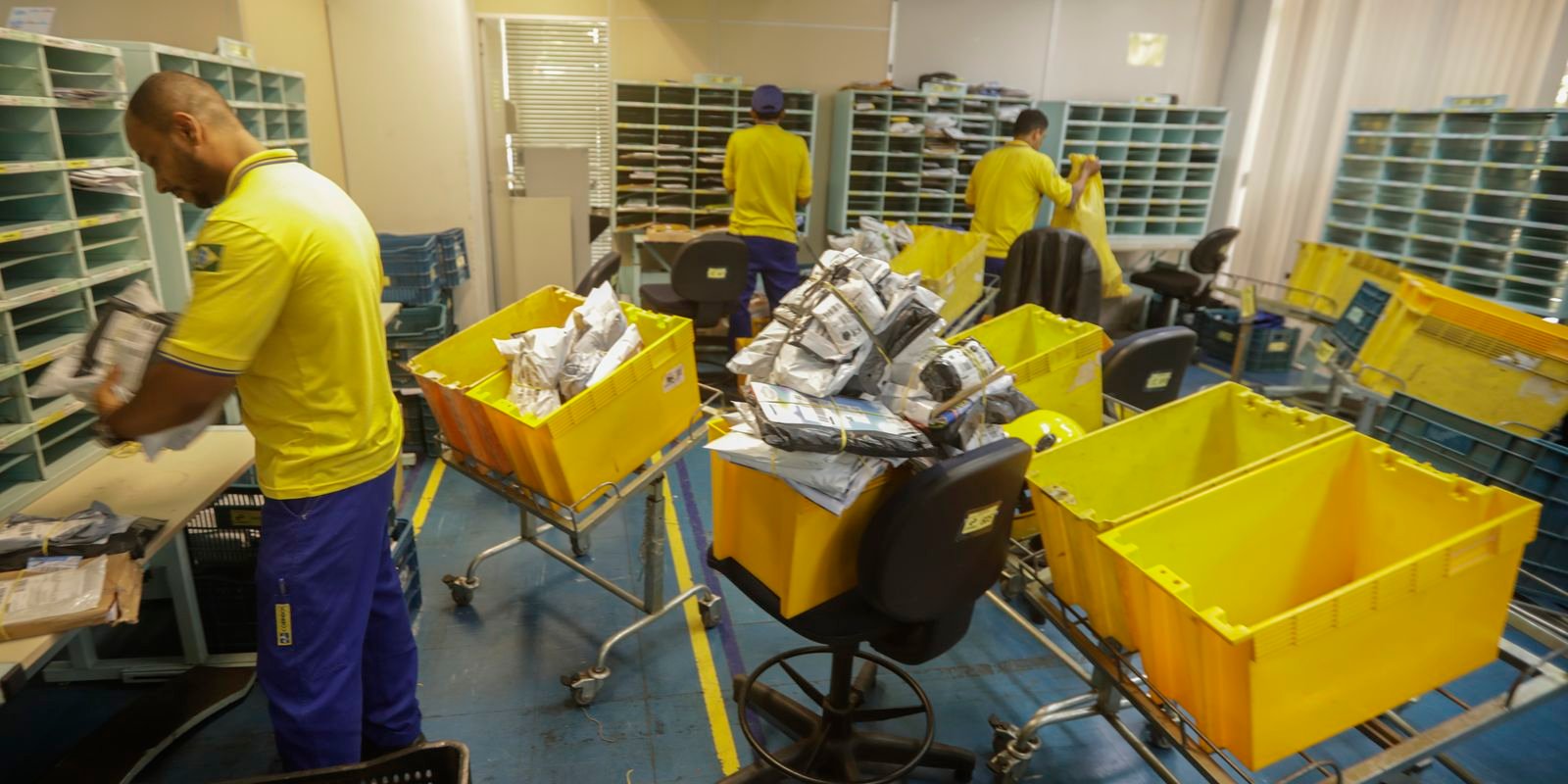 Correios aprovam demissão voluntária e fechamento de agências
