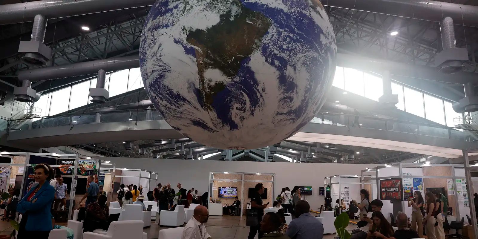Cientistas criticam ausência de combustíveis fósseis em texto da COP30