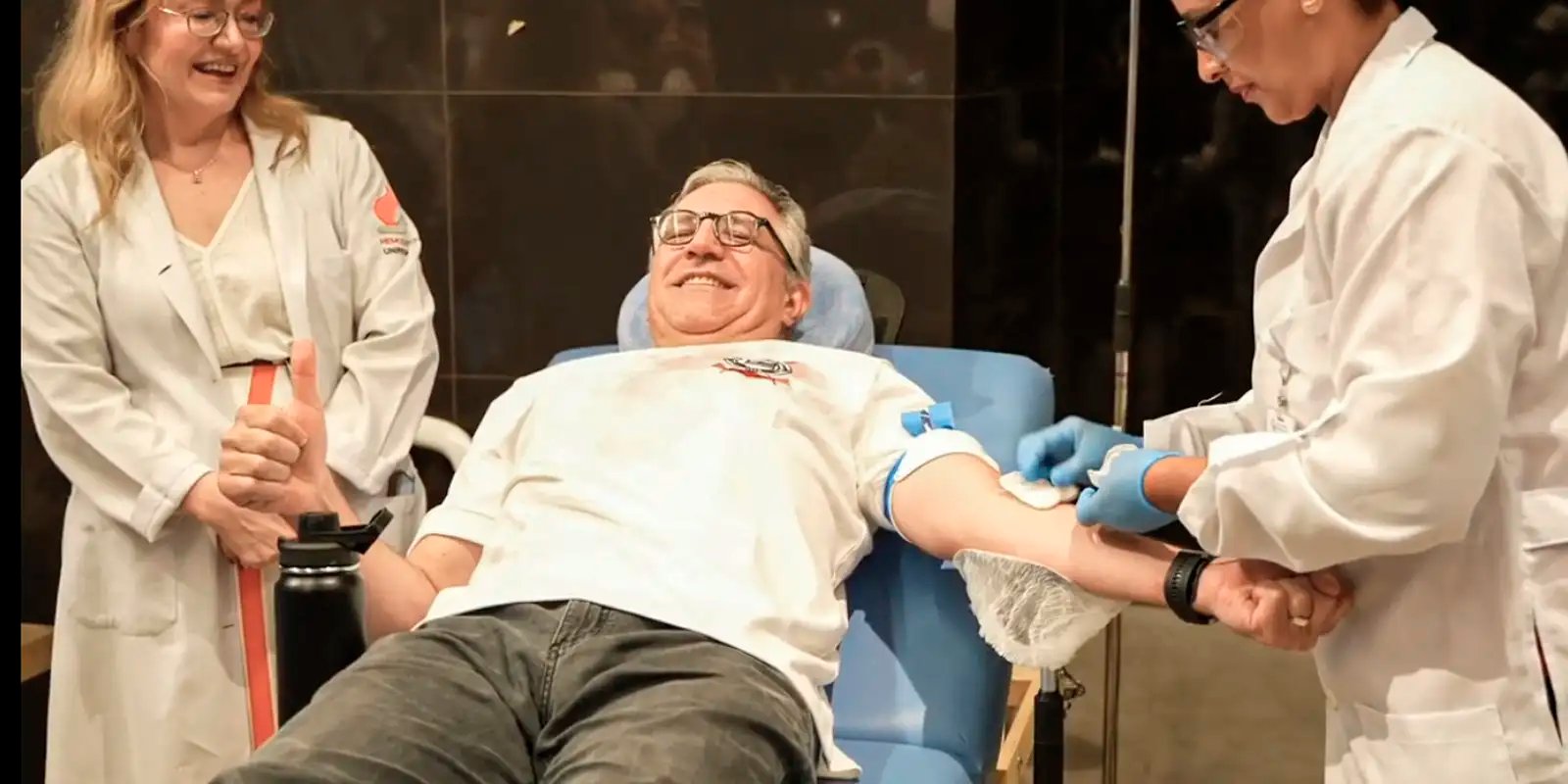 Padilha doa sangue e marca início da vacinação contra vírus sincicial