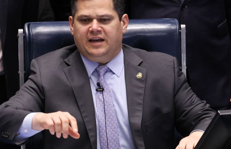 Alcolumbre critica decisão de Gilmar Mendes sobre impeachment no STF