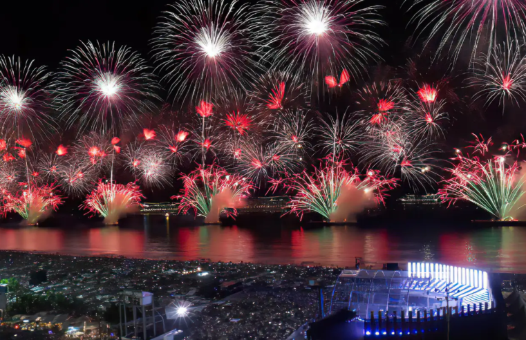 Bombeiros aprovam vistoria de balsas para fogos em Copacabana