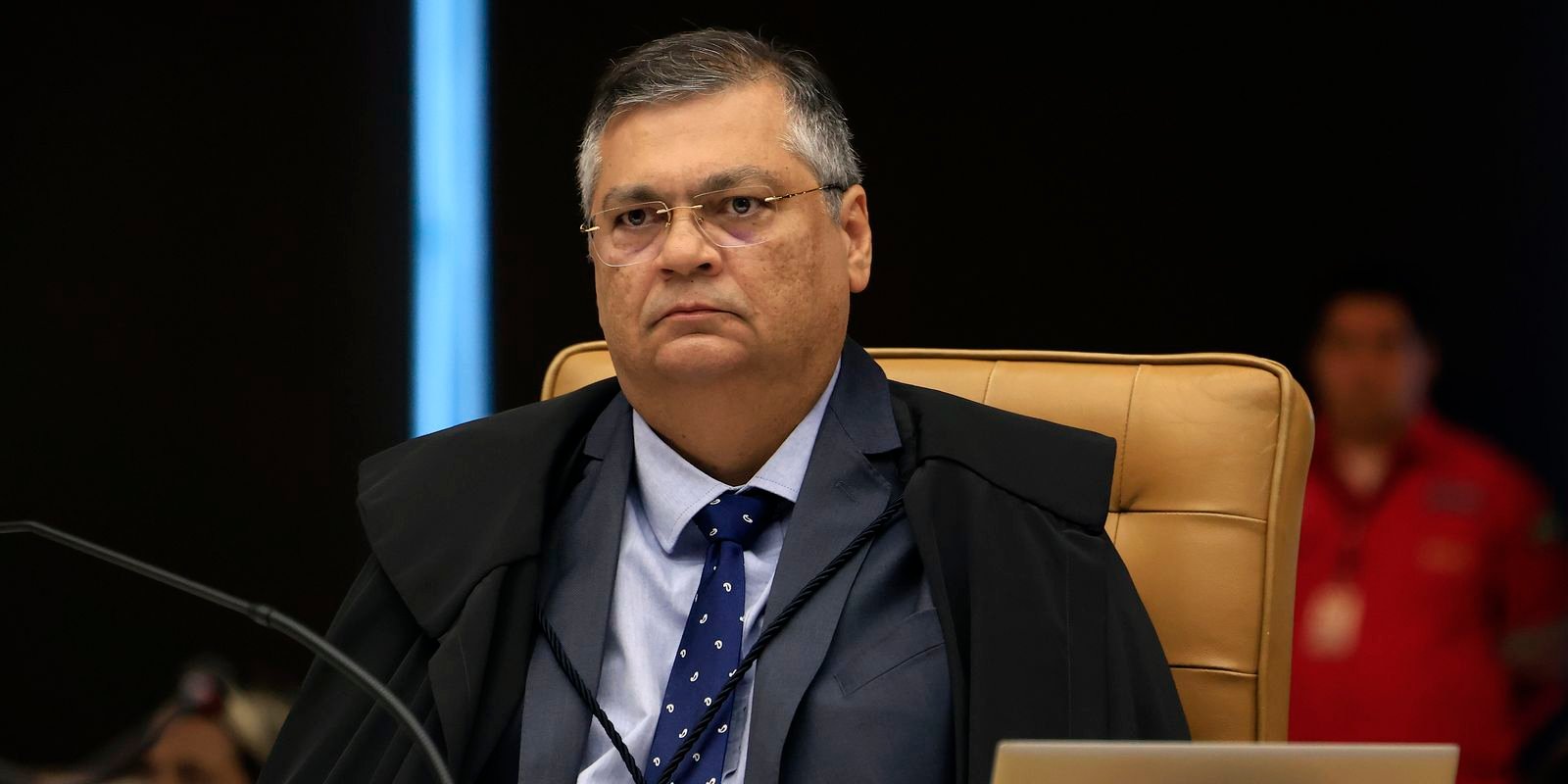 Ministro proíbe repasse de emendas para Eduardo Bolsonaro e Ramagem