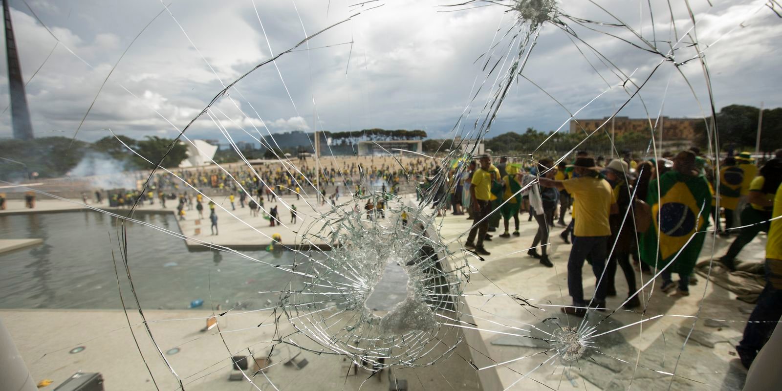 Por unanimidade, STF condena 5 PMs do DF a 16 anos de prisão pelo 8/1