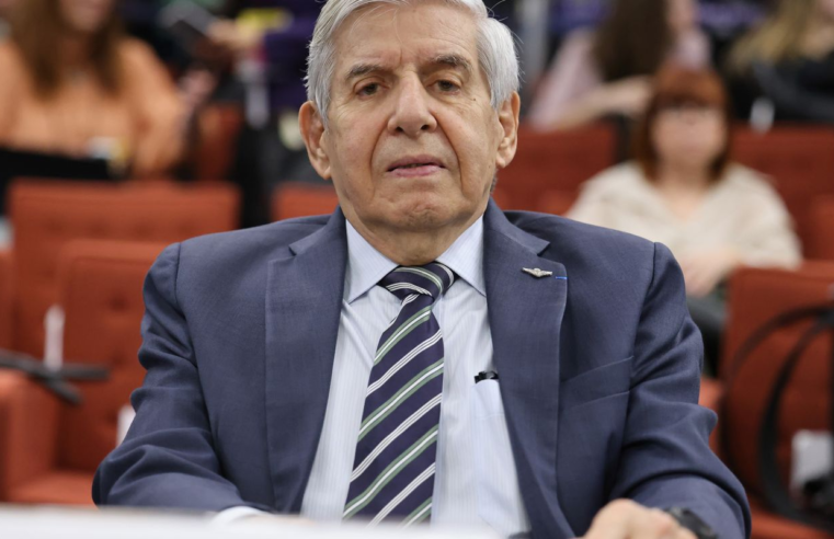 Moraes manda Heleno passar por perícia médica em 15 dias