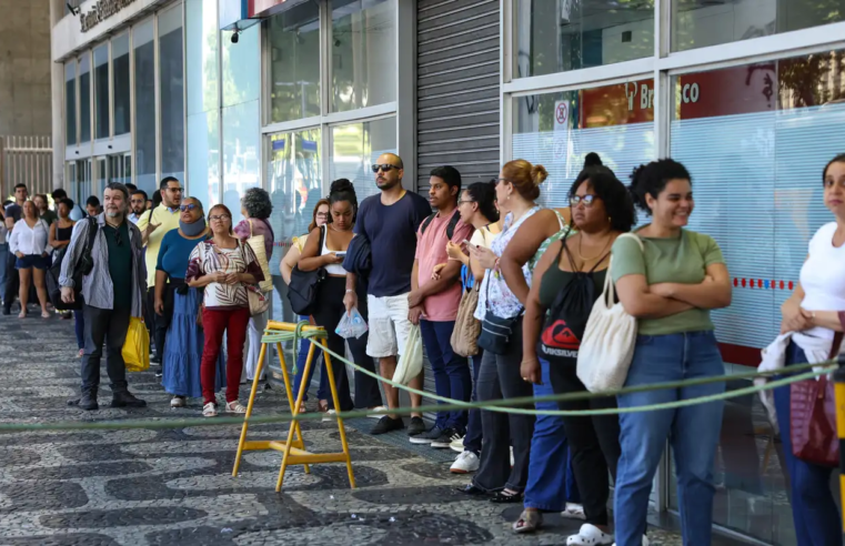 Mais de 42 mil fazem provas discursivas do CNU 2025 neste domingo