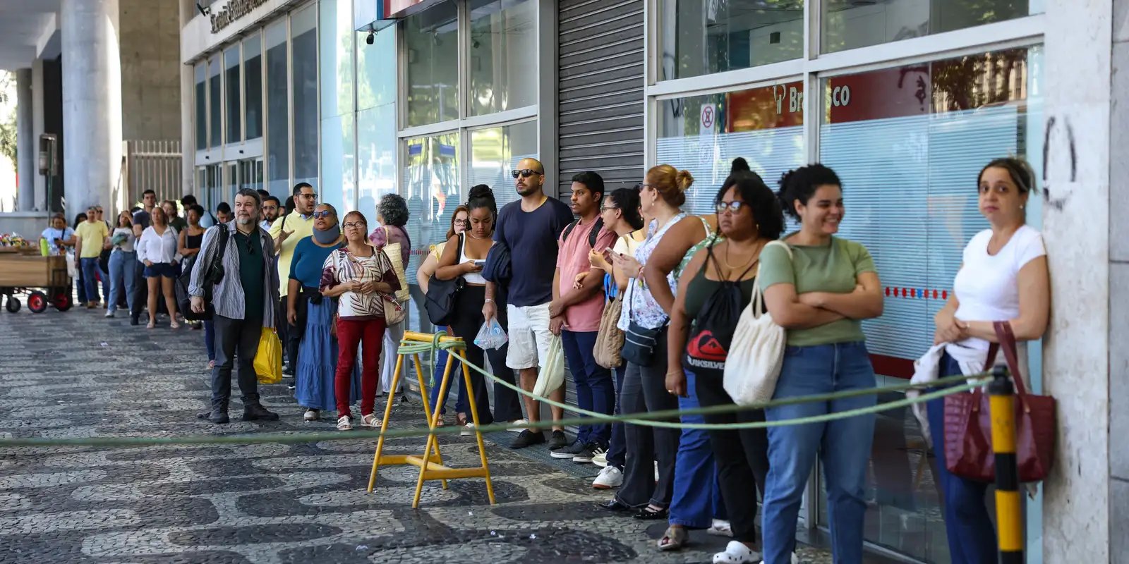 Mais de 42 mil fazem provas discursivas do CNU 2025 neste domingo