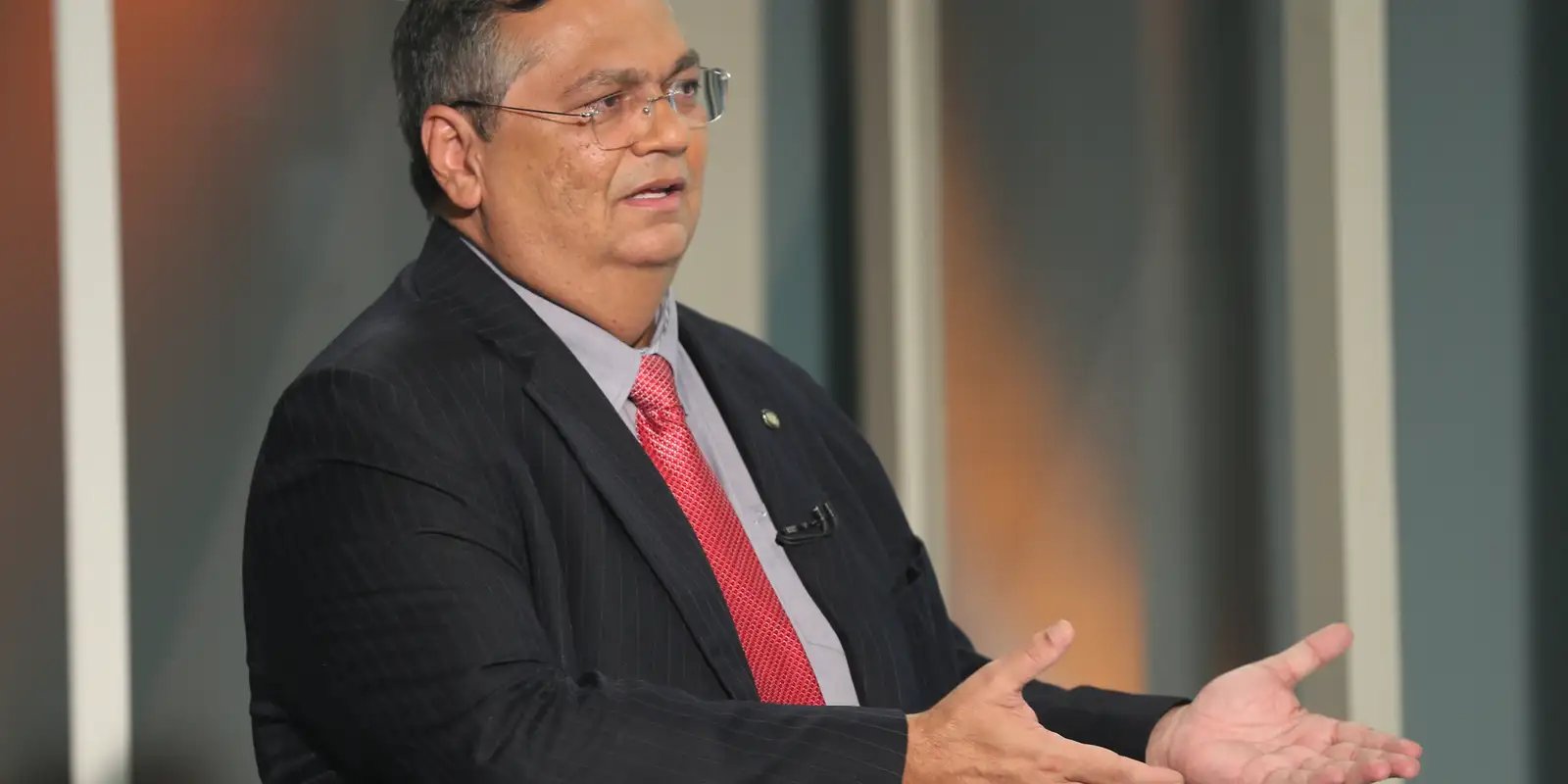 Dino manda PF investigar novas irregularidades em emendas Pix