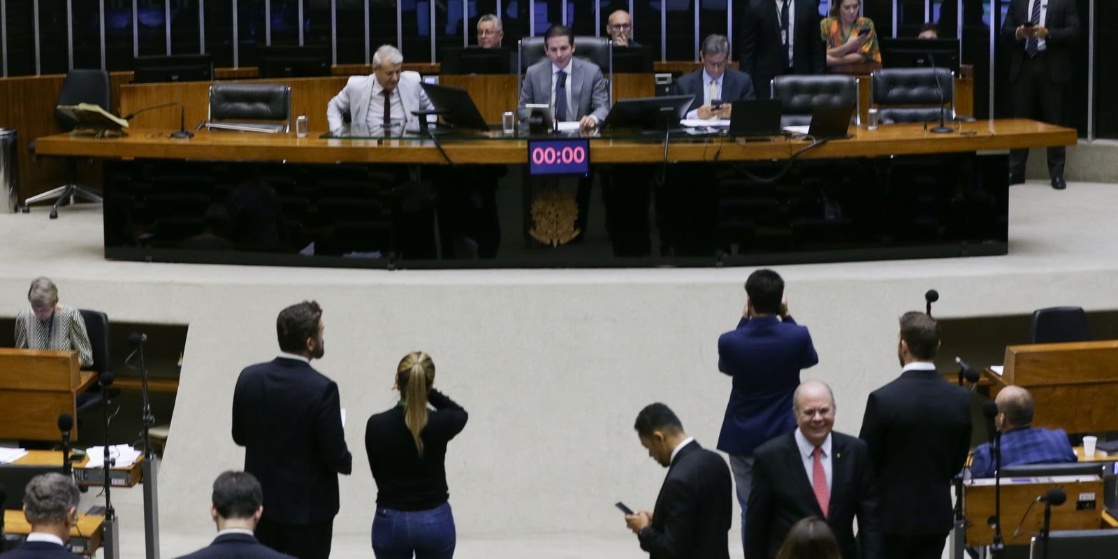 Câmara pode votar hoje projeto com novas regras para devedor contumaz