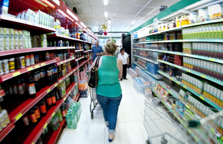 Preço da cesta básica de alimentos cai em 24 capitais, diz pesquisa