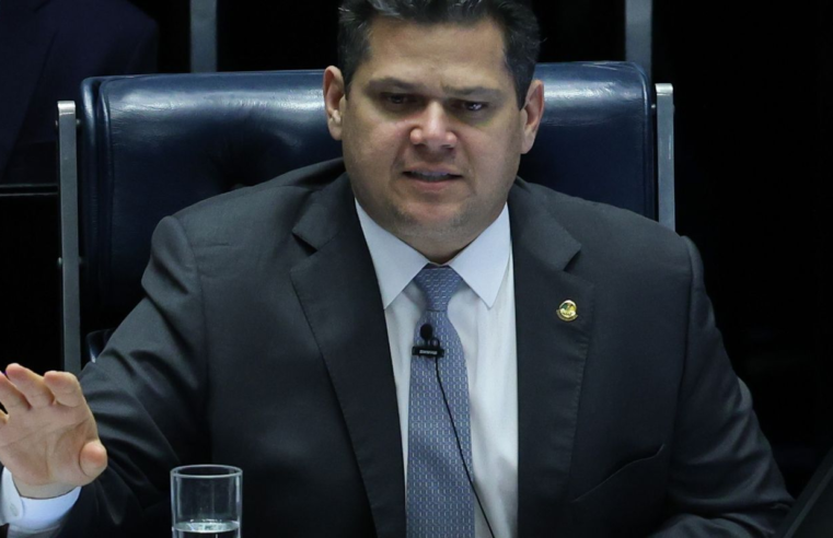 Alcolumbre quer pautar projeto da dosimetria assim que sair da Câmara