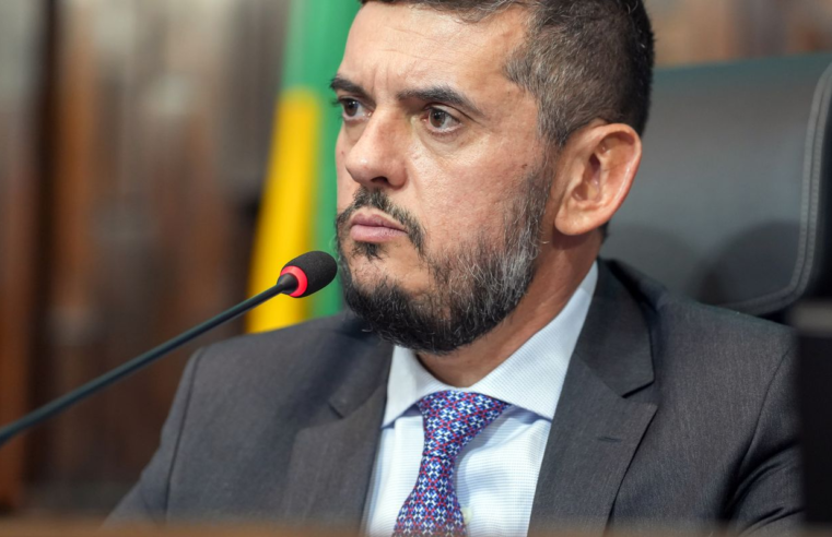 Após colocar tornozeleira eletrônica, Rodrigo Bacellar é solto no Rio