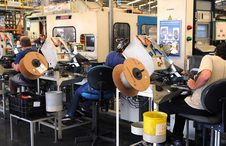 Produção industrial reverte queda e sobe 0,1% em outubro, mostra IBGE