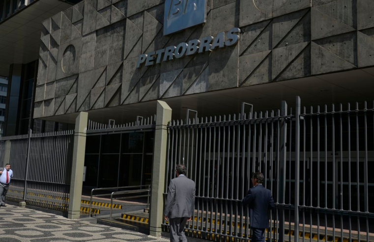 Petroleiros aprovam greve nacional a partir de segunda-feira