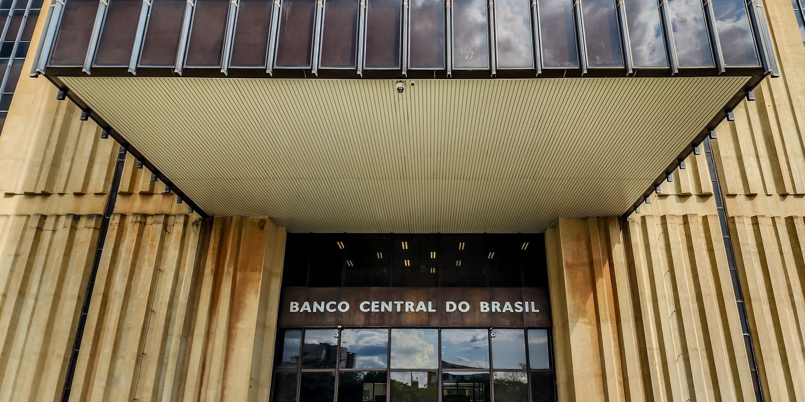 BC mantém juros básicos em 15% ao ano pela quarta vez seguida