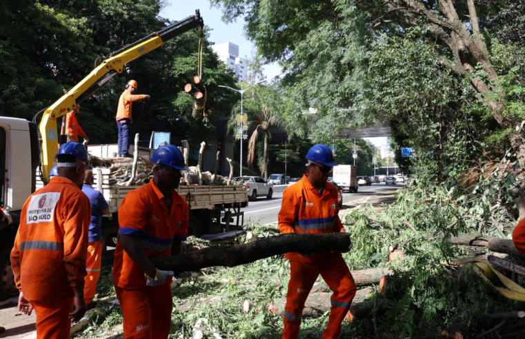 Há dois dias sem luz, moradores de São Paulo se adaptam e protestam