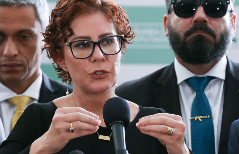 Zambelli deve ficar presa em Brasília se for extraditada pela Itália