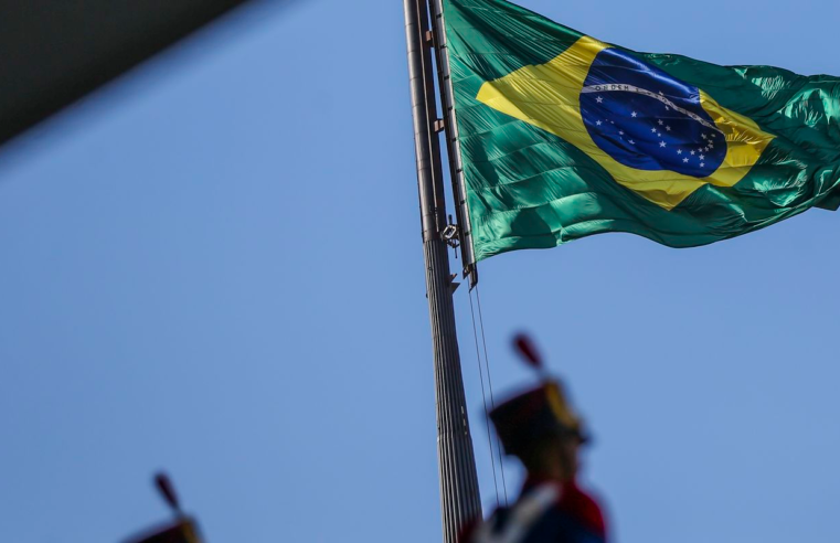 Políticos e autoridades celebram queda da Lei Magnitsky contra Moraes