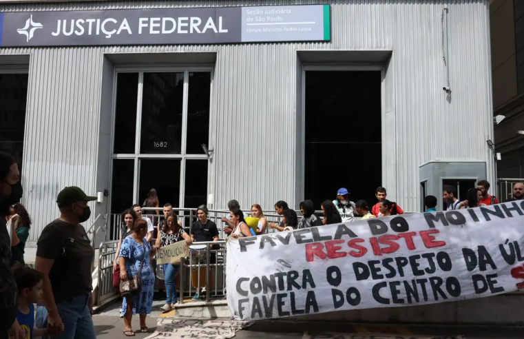 Moradores da Favela do Moinho protestam contra demolições e despejos