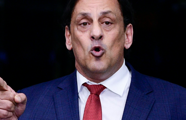 Ex-advogado de Bolsonaro é condenado por injúria racial