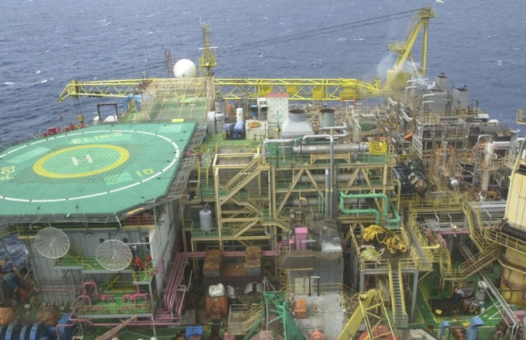 Mesmo com vazamento sanado, plataforma da Petrobras segue sem produção