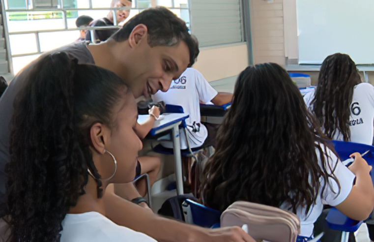 Professores podem acumular cargo público, decide Congresso