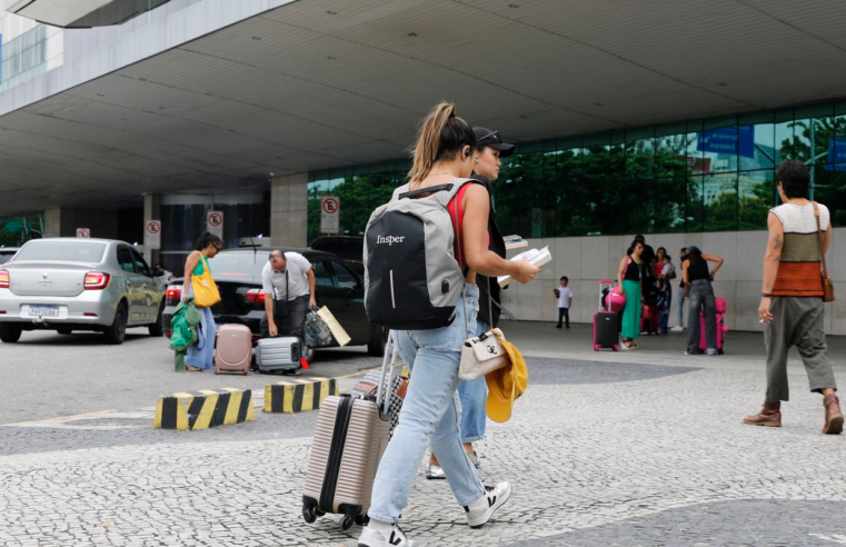 Paes anuncia reunião com ministro para discutir situação de aeroportos